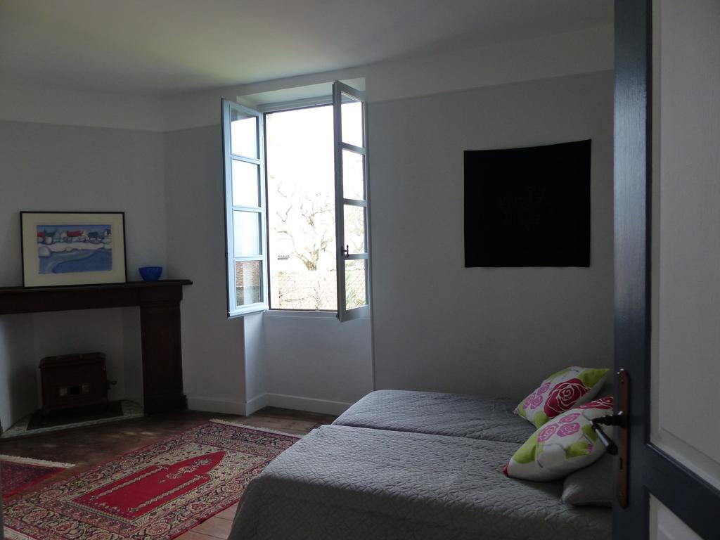Maison Arriu Bed and Breakfast Montaut  Rum bild